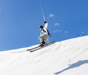 开云体育入口-街头疾驰的武士魂—久保建英在F1街道赛之夜的非凡时刻