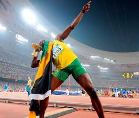 开云APP-跨界时空的绿茵传奇，美加墨世界杯焦点战前夕，公牛最后时刻击败广东队