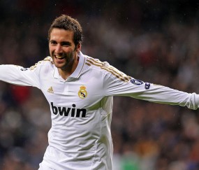 开云官方app入口-铁锁横江，公牛淬火，爱德华兹以一人之力，刺破上海滩的唯一答案