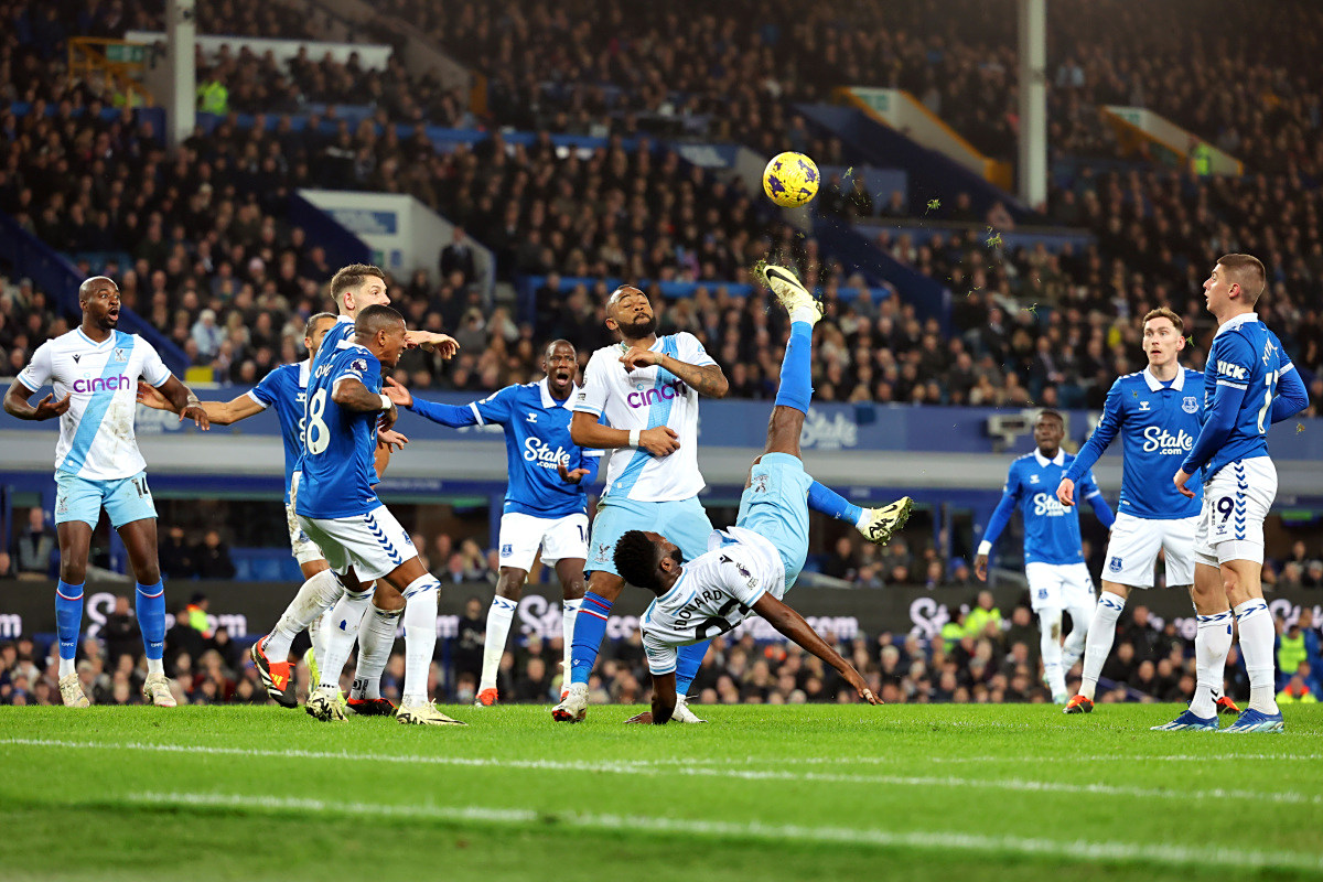 皇家社会客场战胜对手，赢得关键三分