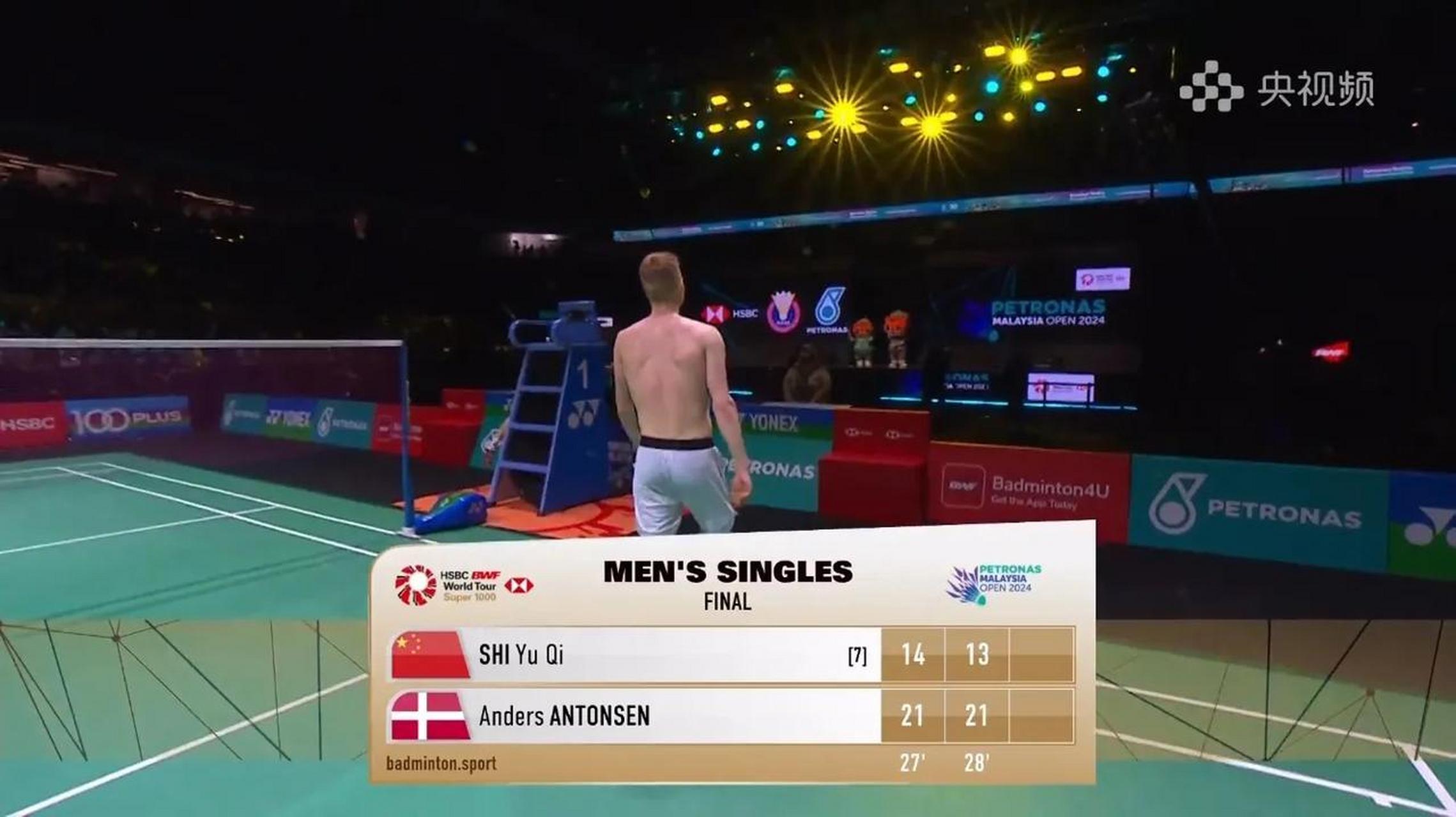 马来西亚队完胜丹麦队，石宇奇统治全场