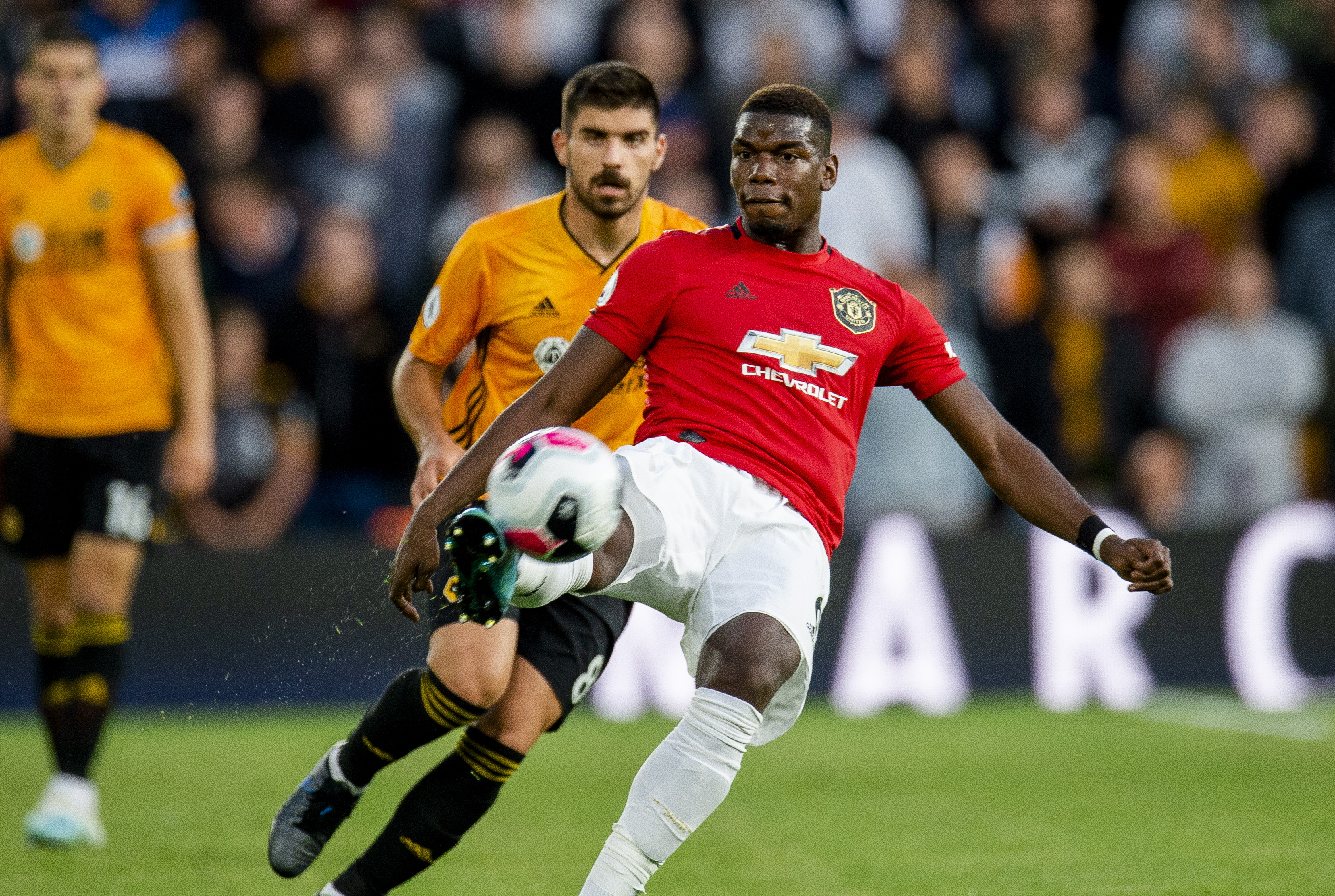 狼队客场战平，保持不败纪录