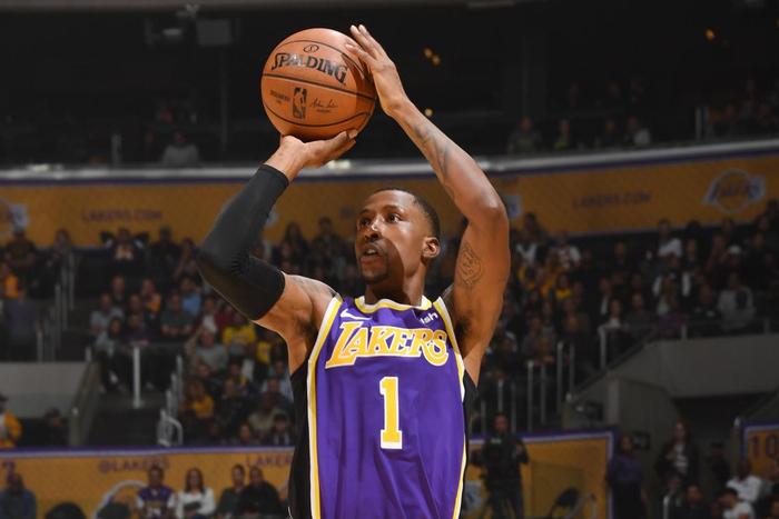 76人横扫广东队，浓眉哥状态火热