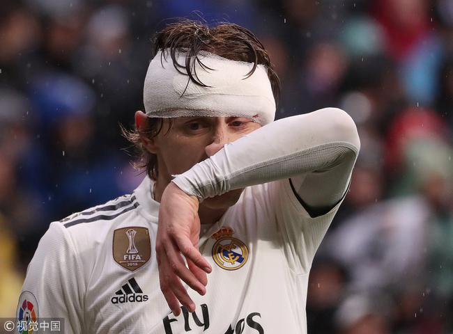 皇马中锋伤却不影响状态，坚持征战