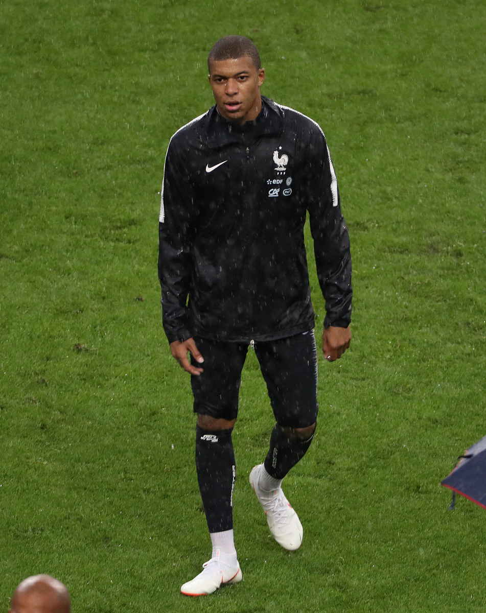 皇马中锋伤却不影响状态，坚持征战