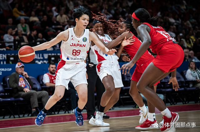 重庆队主场遭遇惨败，未能守住领先