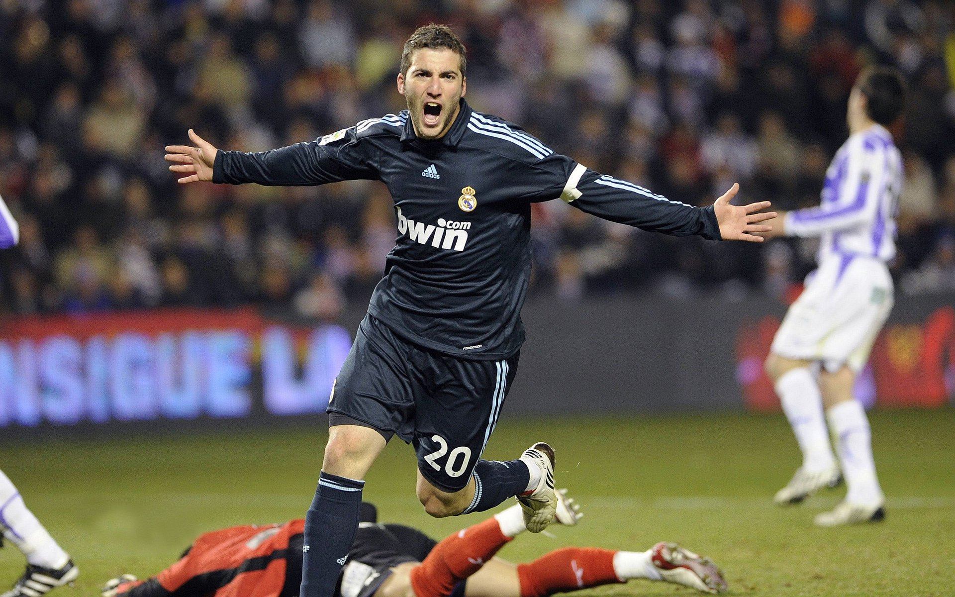 猛龙对阵爵士，武切维奇一锤定音，让比赛提前失去悬念