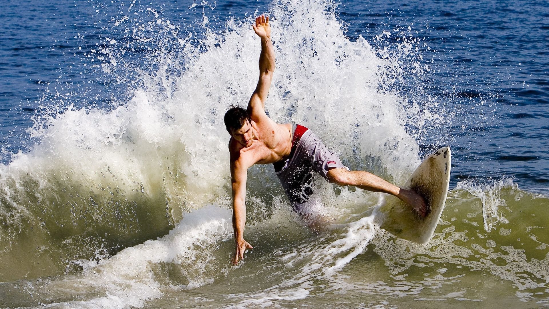 西决生死战，当芬兰冰刃划破智利火焰，一场改写命运的焦点之战